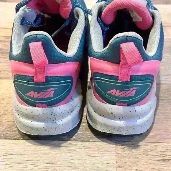 Size 7 1/2 Avia Women Athletic Sneaker. - Picture 4 of 5